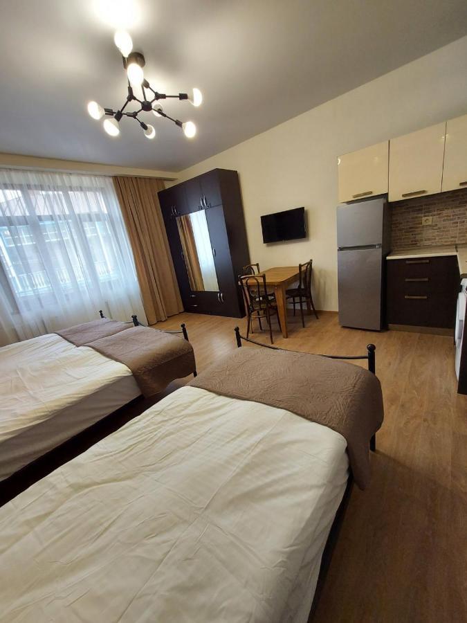 13Dimitri Uznadze Apartment Tbilisi Ngoại thất bức ảnh